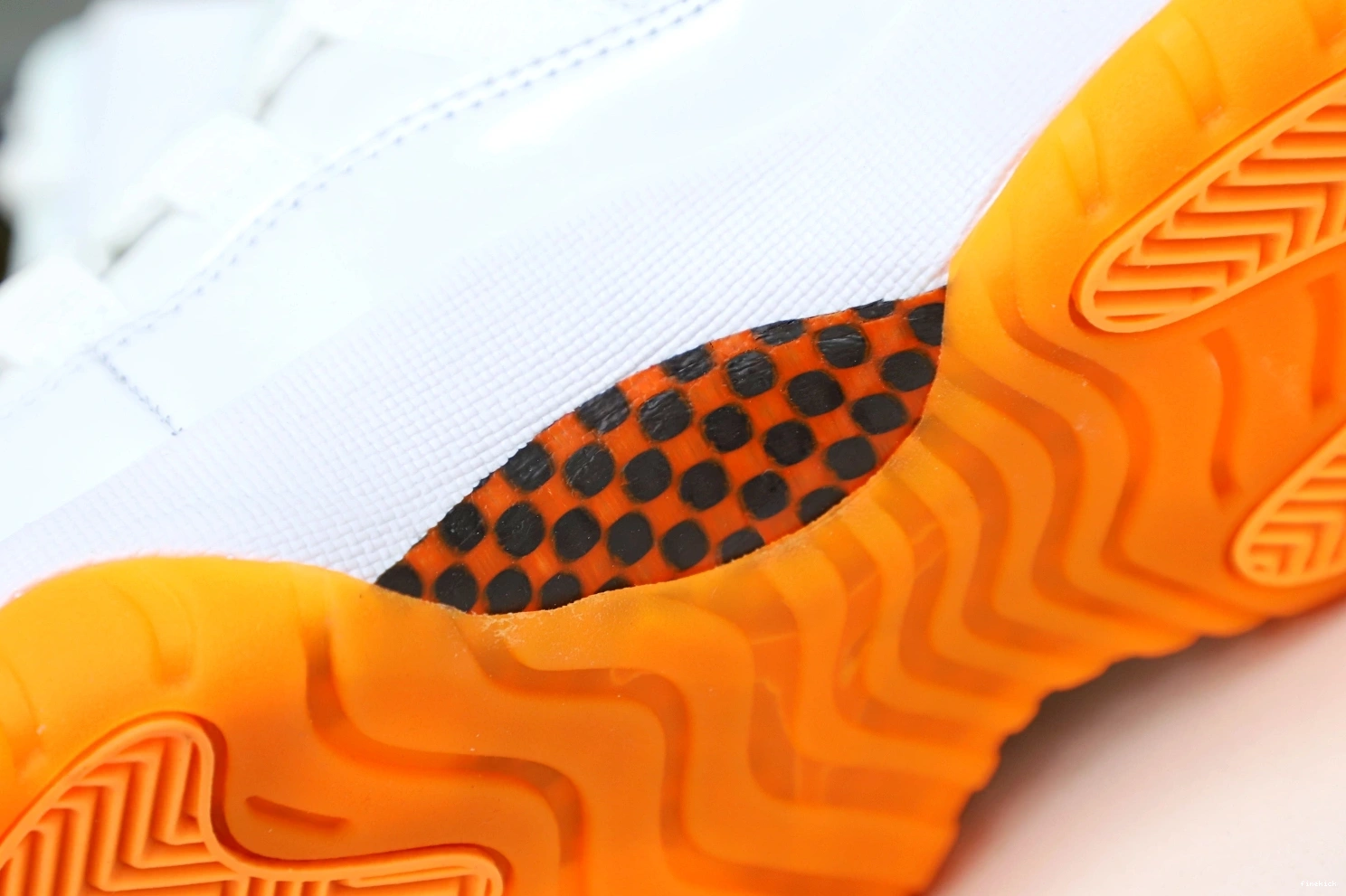 RETRO WMNS LOW 11 JORDAN CITRUS' AIR 'BRIGHT 0810
